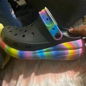 I’m selling these crocs